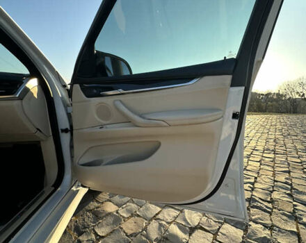 Белый БМВ Х5, объемом двигателя 3 л и пробегом 160 тыс. км за 21999 $, фото 21 на Automoto.ua