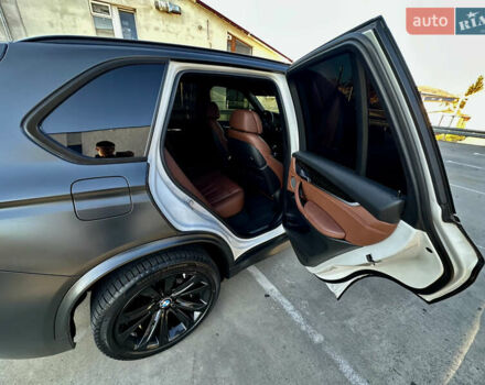 Белый БМВ Х5, объемом двигателя 2.99 л и пробегом 275 тыс. км за 25500 $, фото 19 на Automoto.ua