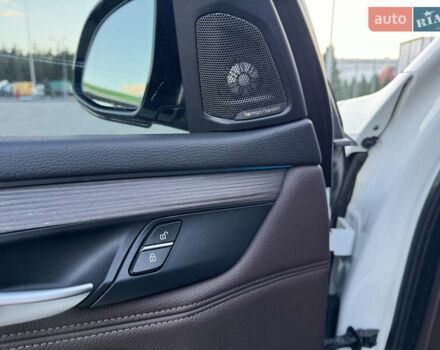 БМВ Х5 2014 в Днепре (Днепропетровске) на Automoto.ua Белый БМВ Х5, объемом двигателя 2.98 л и пробегом 140 тыс. км за 29000 $, фото 15 на Automoto.ua