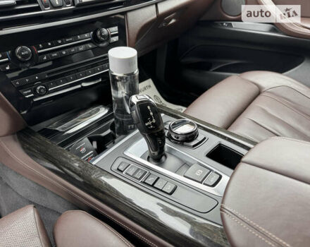 Білий БМВ Х5, об'ємом двигуна 2.99 л та пробігом 185 тис. км за 35000 $, фото 14 на Automoto.ua