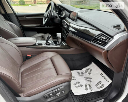 Білий БМВ Х5, об'ємом двигуна 2.99 л та пробігом 185 тис. км за 35000 $, фото 28 на Automoto.ua