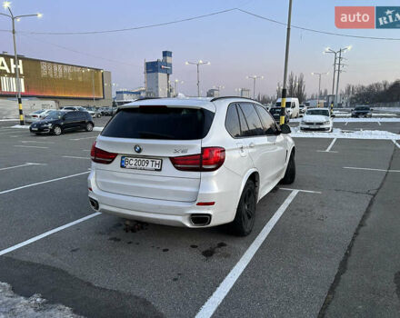 Белый БМВ Х5, объемом двигателя 3 л и пробегом 284 тыс. км за 25800 $, фото 5 на Automoto.ua