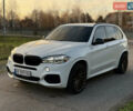 Белый БМВ Х5, объемом двигателя 3 л и пробегом 290 тыс. км за 25799 $, фото 1 на Automoto.ua