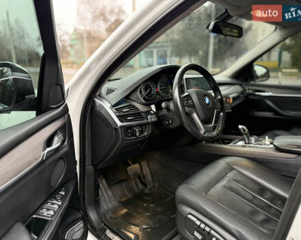 Білий БМВ Х5, об'ємом двигуна 2 л та пробігом 210 тис. км за 27000 $, фото 16 на Automoto.ua