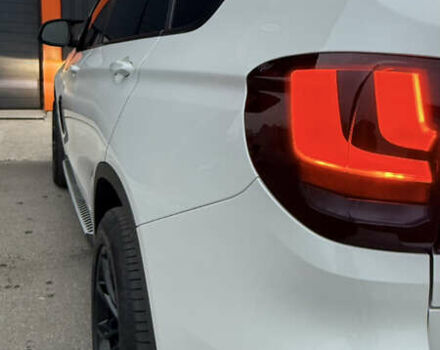 Белый БМВ Х5, объемом двигателя 3 л и пробегом 225 тыс. км за 28999 $, фото 13 на Automoto.ua