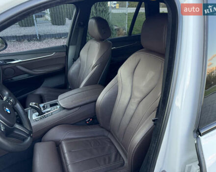 БМВ Х5 2014 в Днепре (Днепропетровске) на Automoto.ua Белый БМВ Х5, объемом двигателя 2.98 л и пробегом 140 тыс. км за 29000 $, фото 19 на Automoto.ua