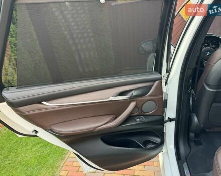 Білий БМВ Х5, об'ємом двигуна 2.99 л та пробігом 185 тис. км за 35500 $, фото 58 на Automoto.ua