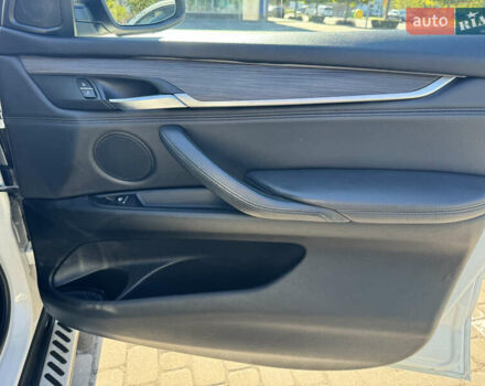 Белый БМВ Х5, объемом двигателя 2.98 л и пробегом 159 тыс. км за 20300 $, фото 15 на Automoto.ua