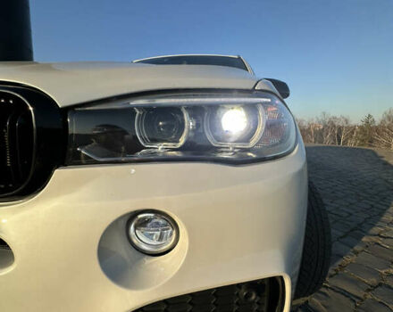 Белый БМВ Х5, объемом двигателя 3 л и пробегом 160 тыс. км за 21999 $, фото 13 на Automoto.ua