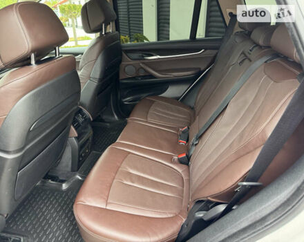 Білий БМВ Х5, об'ємом двигуна 2.99 л та пробігом 185 тис. км за 35000 $, фото 25 на Automoto.ua