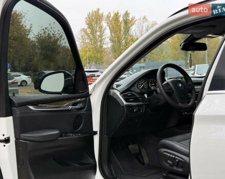 Белый БМВ Х5, объемом двигателя 3 л и пробегом 287 тыс. км за 23999 $, фото 22 на Automoto.ua