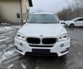 Белый БМВ Х5, объемом двигателя 3 л и пробегом 83 тыс. км за 4000 $, фото 1 на Automoto.ua