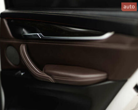 Белый БМВ Х5, объемом двигателя 4.39 л и пробегом 150 тыс. км за 26400 $, фото 11 на Automoto.ua