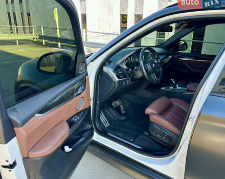 Белый БМВ Х5, объемом двигателя 2.99 л и пробегом 275 тыс. км за 25500 $, фото 21 на Automoto.ua