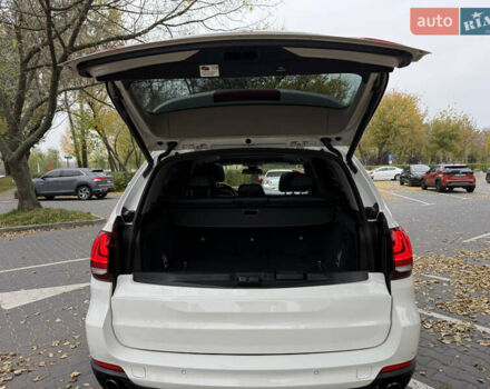 Белый БМВ Х5, объемом двигателя 3 л и пробегом 287 тыс. км за 23999 $, фото 42 на Automoto.ua