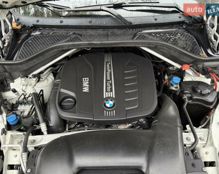 Белый БМВ Х5, объемом двигателя 3 л и пробегом 287 тыс. км за 23999 $, фото 56 на Automoto.ua