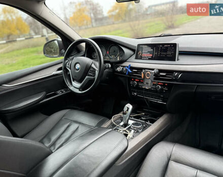 Білий БМВ Х5, об'ємом двигуна 2 л та пробігом 210 тис. км за 27000 $, фото 14 на Automoto.ua