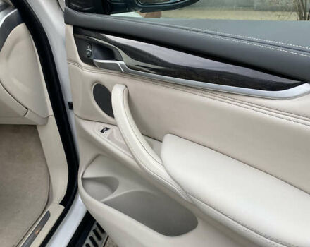 Білий БМВ Х5, об'ємом двигуна 2.99 л та пробігом 188 тис. км за 34800 $, фото 20 на Automoto.ua