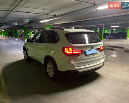 Белый БМВ Х5, объемом двигателя 3 л и пробегом 159 тыс. км за 25000 $, фото 4 на Automoto.ua