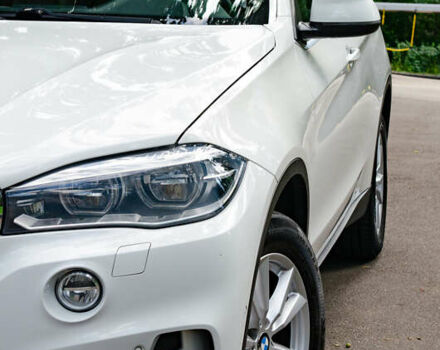 Белый БМВ Х5, объемом двигателя 2 л и пробегом 267 тыс. км за 23500 $, фото 6 на Automoto.ua