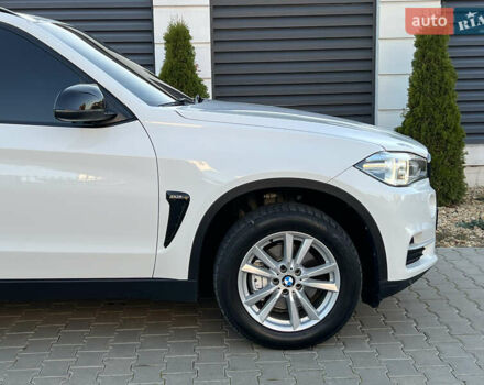 Белый БМВ Х5, объемом двигателя 2 л и пробегом 170 тыс. км за 23500 $, фото 42 на Automoto.ua