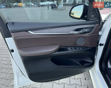 БМВ Х5 2014 в Днепре (Днепропетровске) на Automoto.ua Белый БМВ Х5, объемом двигателя 2.98 л и пробегом 140 тыс. км за 29000 $, фото 14 на Automoto.ua