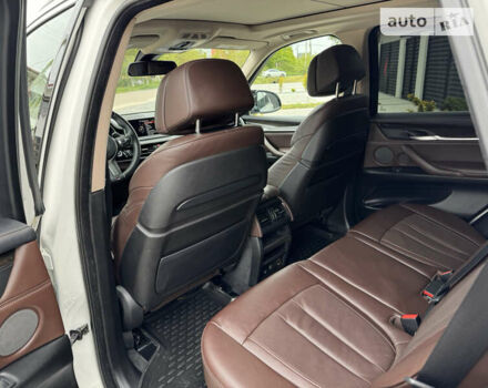 Білий БМВ Х5, об'ємом двигуна 2.99 л та пробігом 185 тис. км за 35000 $, фото 26 на Automoto.ua