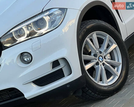 Белый БМВ Х5, объемом двигателя 2 л и пробегом 169 тыс. км за 23800 $, фото 3 на Automoto.ua