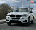 Белый БМВ Х5, объемом двигателя 2.98 л и пробегом 135 тыс. км за 20000 $, фото 2 на Automoto.ua