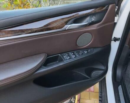 Белый БМВ Х5, объемом двигателя 3 л и пробегом 85 тыс. км за 25000 $, фото 16 на Automoto.ua