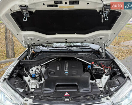 Белый БМВ Х5, объемом двигателя 3 л и пробегом 287 тыс. км за 23999 $, фото 55 на Automoto.ua