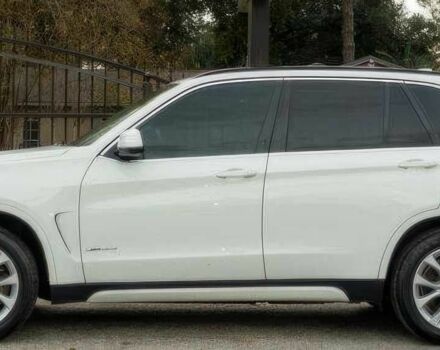 Белый БМВ Х5, объемом двигателя 3 л и пробегом 86 тыс. км за 3100 $, фото 2 на Automoto.ua