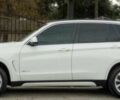Белый БМВ Х5, объемом двигателя 3 л и пробегом 86 тыс. км за 3100 $, фото 2 на Automoto.ua