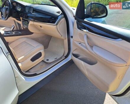 Белый БМВ Х5, объемом двигателя 3 л и пробегом 225 тыс. км за 22500 $, фото 5 на Automoto.ua