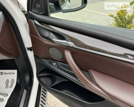 Білий БМВ Х5, об'ємом двигуна 2.99 л та пробігом 185 тис. км за 35000 $, фото 31 на Automoto.ua