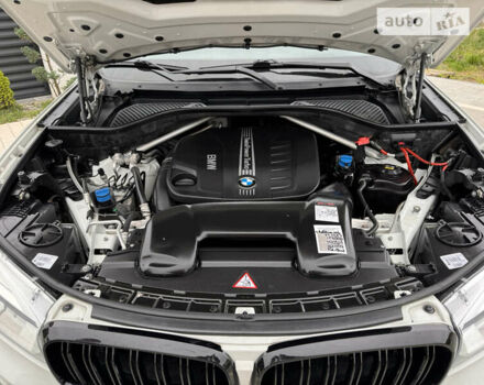 Білий БМВ Х5, об'ємом двигуна 2.99 л та пробігом 185 тис. км за 35000 $, фото 34 на Automoto.ua