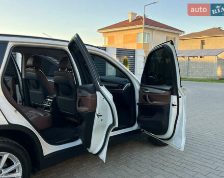 Белый БМВ Х5, объемом двигателя 2 л и пробегом 169 тыс. км за 23800 $, фото 81 на Automoto.ua