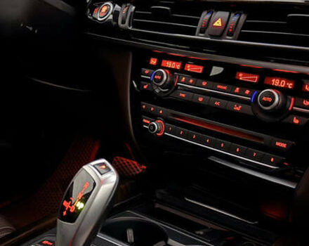 Белый БМВ Х5, объемом двигателя 3 л и пробегом 225 тыс. км за 28999 $, фото 26 на Automoto.ua