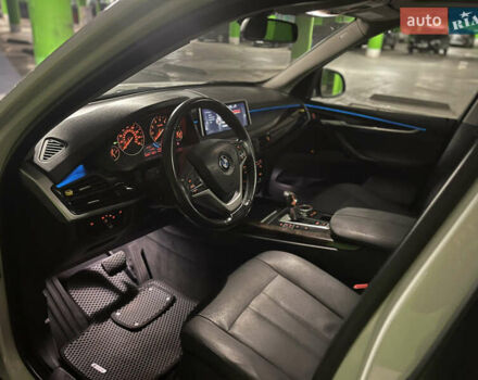 Белый БМВ Х5, объемом двигателя 3 л и пробегом 159 тыс. км за 25000 $, фото 6 на Automoto.ua