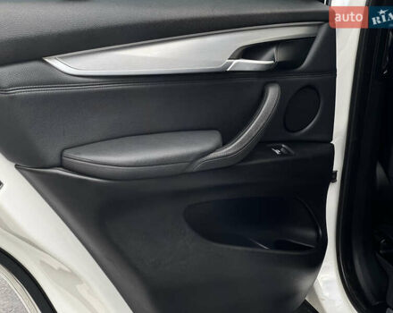 Белый БМВ Х5, объемом двигателя 2.98 л и пробегом 135 тыс. км за 20000 $, фото 21 на Automoto.ua