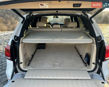 Белый БМВ Х5, объемом двигателя 3 л и пробегом 160 тыс. км за 21999 $, фото 34 на Automoto.ua