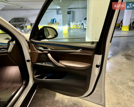 Білий БМВ Х5, об'ємом двигуна 3 л та пробігом 180 тис. км за 35000 $, фото 56 на Automoto.ua
