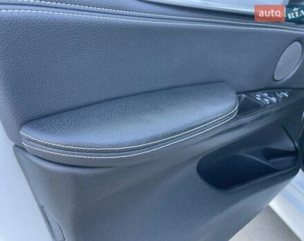 Белый БМВ Х5, объемом двигателя 3 л и пробегом 184 тыс. км за 32000 $, фото 33 на Automoto.ua