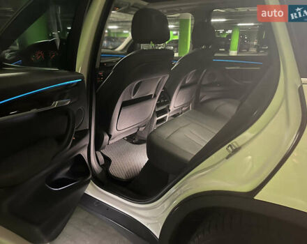 Белый БМВ Х5, объемом двигателя 3 л и пробегом 159 тыс. км за 25000 $, фото 13 на Automoto.ua