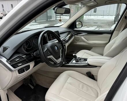 Белый БМВ Х5, объемом двигателя 3 л и пробегом 83 тыс. км за 4000 $, фото 6 на Automoto.ua