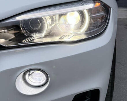 Белый БМВ Х5, объемом двигателя 3 л и пробегом 225 тыс. км за 28999 $, фото 7 на Automoto.ua