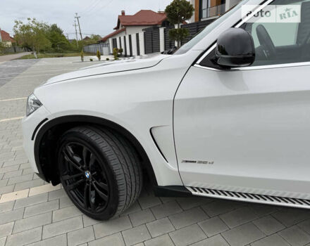 Білий БМВ Х5, об'ємом двигуна 2.99 л та пробігом 185 тис. км за 35000 $, фото 4 на Automoto.ua