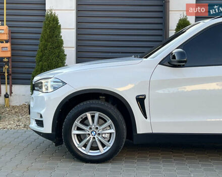 Белый БМВ Х5, объемом двигателя 2 л и пробегом 169 тыс. км за 23800 $, фото 43 на Automoto.ua