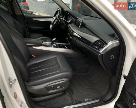 Белый БМВ Х5, объемом двигателя 3 л и пробегом 229 тыс. км за 24500 $, фото 5 на Automoto.ua