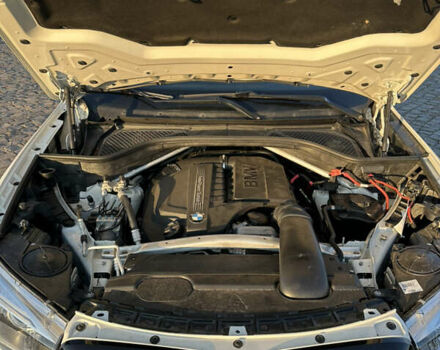 Белый БМВ Х5, объемом двигателя 3 л и пробегом 160 тыс. км за 21999 $, фото 35 на Automoto.ua